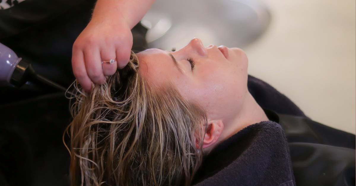 Fare lo shampoo: un momento di relax per la nostra testa